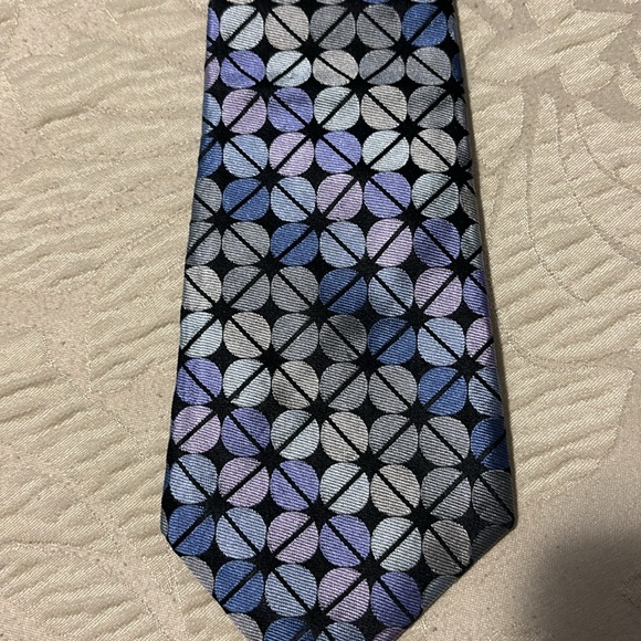 Beautiful hand tailored silk tie by Ted Baker - Picture 2 of 4